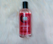 The Body Shop Strawberry Body Mist - 100ml | Refreshing Fragrance for All Day Bliss